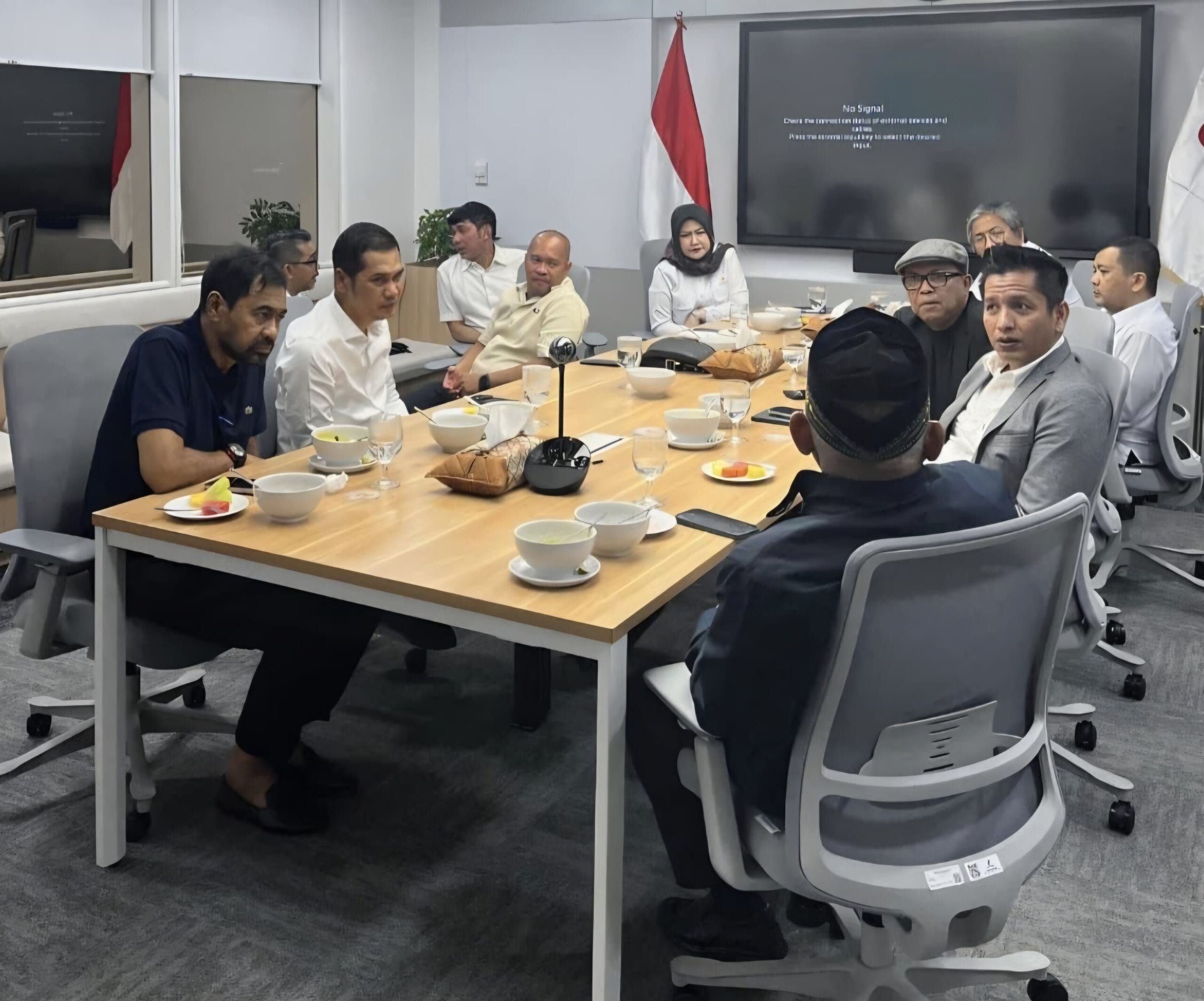 IMG-20260611-WA0006 Gubernur Aceh Muzakir Manaf bersama Kepala SKK Migas membahas revisi Blok Andaman Aceh dan rencana pengolahan gas di KEK Arun Lhokseumawe.