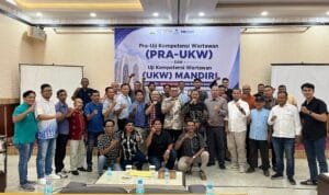 Wakil Ketua DPRK Banda Aceh Musriadi saat penutupan UKW SPS Aceh di Hotel Diana Banda Aceh.