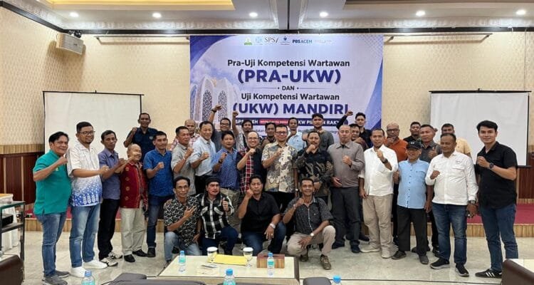 IMG-20260830-WA0002 Wakil Ketua DPRK Banda Aceh Musriadi saat penutupan UKW SPS Aceh di Hotel Diana Banda Aceh.