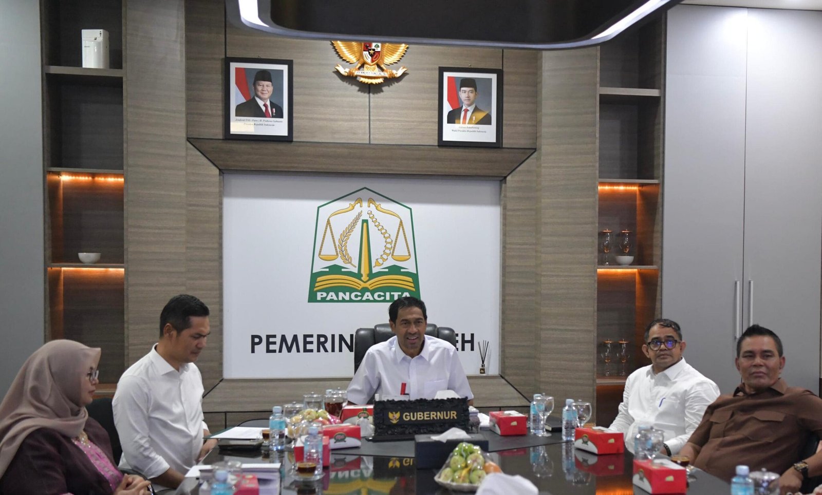 RUPSLB Bank Aceh Syariah di Pendopo Gubernur Aceh membahas pemberhentian Syahrul sebagai Direktur Operasional.