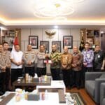 Direktur Utama Bank Aceh Syariah Fadhil Ilyas bersilaturahmi dengan Kapolda Aceh Ruddi Setiawan di Banda Aceh.