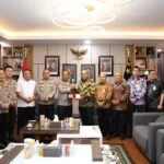 IMG-20260918-WA0010 Direktur Utama Bank Aceh Syariah Fadhil Ilyas bersilaturahmi dengan Kapolda Aceh Ruddi Setiawan di Banda Aceh.