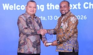 Direktur Utama Bank Aceh Fadhil Ilyas menerima apresiasi ILO atas kontribusi dalam pengembangan UMKM Aceh.