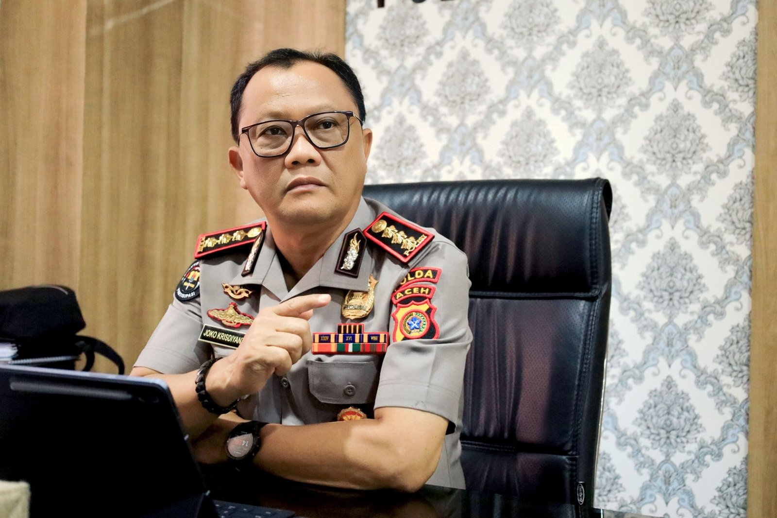 Foto: Kabid Humas Polda Aceh Kombes Pol. Joko Krisdiyanto Penyidik Polda Aceh menangani laporan dugaan kasus khalwat yang melibatkan Ketua DPRK Nagan Raya dan seorang perempuan.