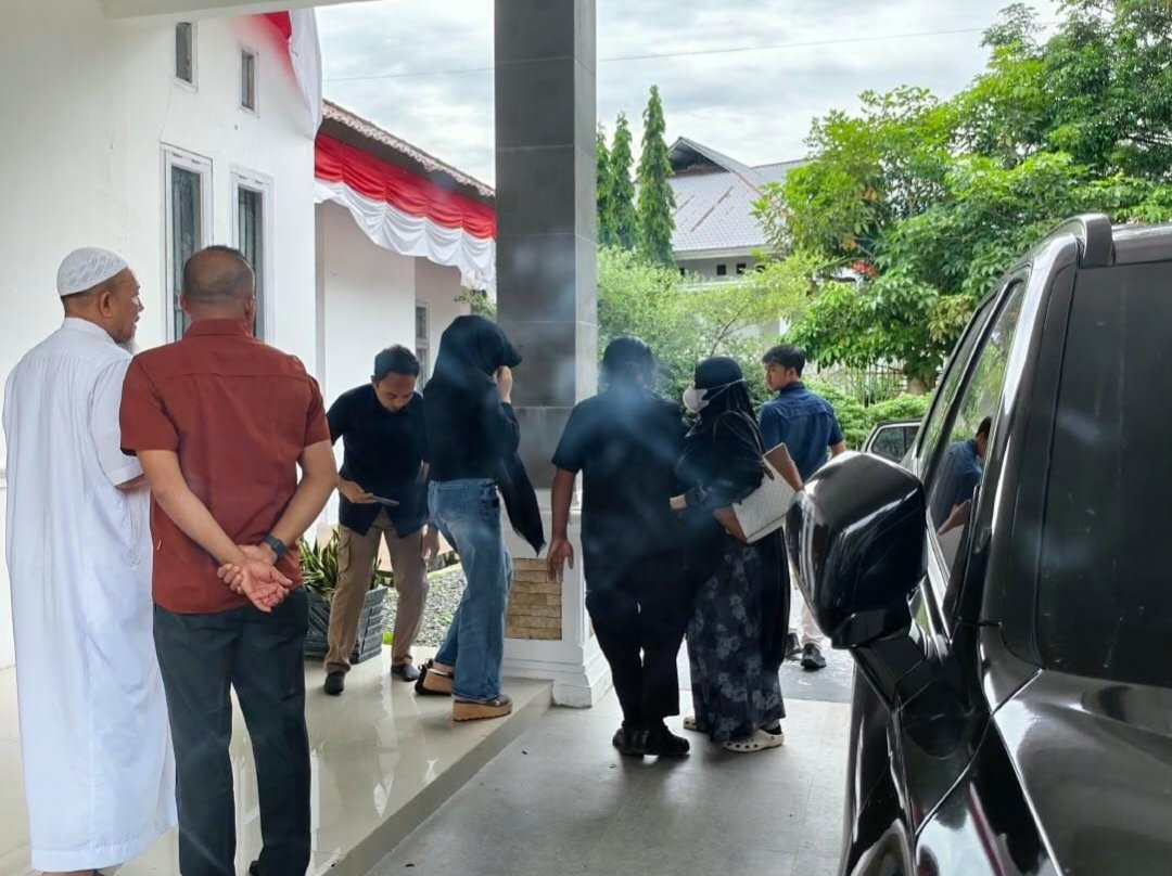 Polres Nagan Raya melakukan pemeriksaan terhadap perempuan berinisial NA terkait dugaan peristiwa di pendopo DPRK Nagan Raya. (FOTO FOR POJOKMERDEKANET) Polres Nagan Raya melakukan pemeriksaan terhadap perempuan berinisial NA terkait dugaan peristiwa di pendopo DPRK Nagan Raya.